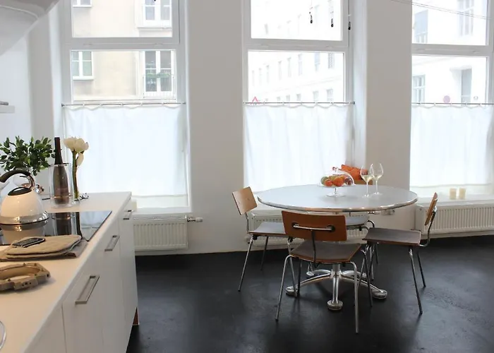 Апартаменты Streetview - Premium Flat At The Belvedere Вена